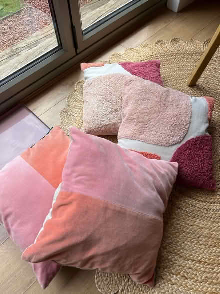 Photo of free Cushions (BN41) #1