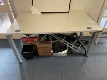 Photo of free White desk (Top Amersham HP6) #1