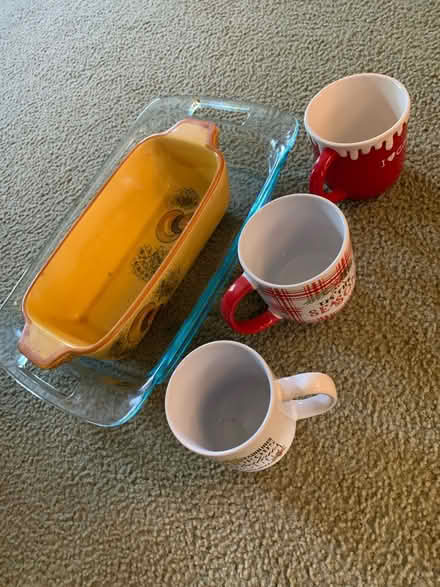 Photo of free Random bakeware/coffee cups (Glenarden) #1