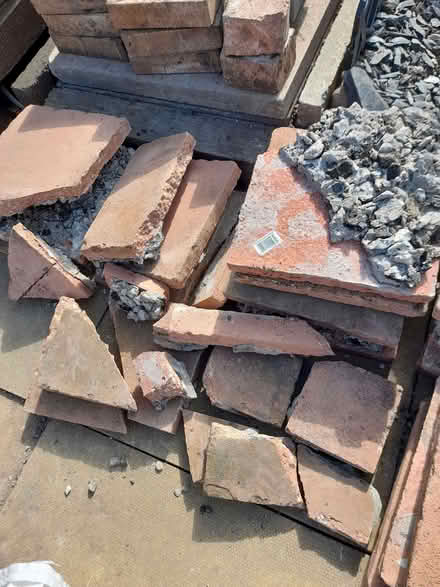 Photo of free Red slabs 29x 29 x 3 cm (Glenrothes KY7) #4