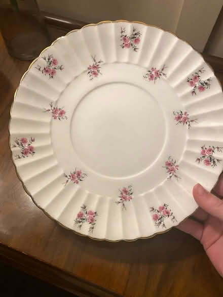 Photo of free Pretty white and pink plate (BT9) #1