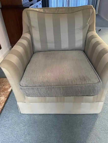 Photo of free sofa and 2 chairs (BR5) #2
