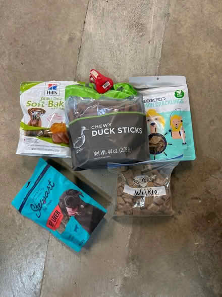 Photo of free Dog food and treats (Torrance 90501 near Hull MS) #1