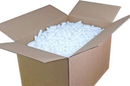 Photo of Large box with packaging peanuts (Dy9 0) #1