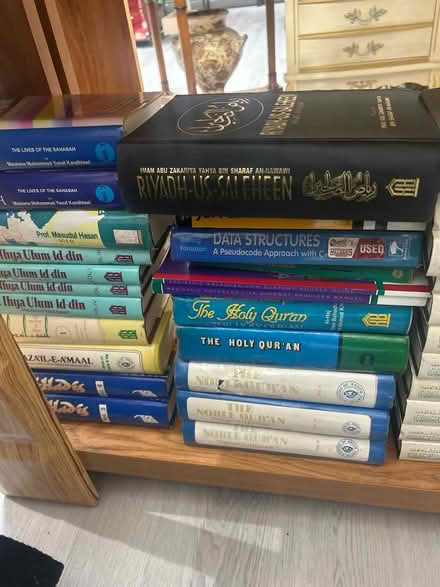 Photo of free Qurans & Books on Islam (Williamsburg) #4