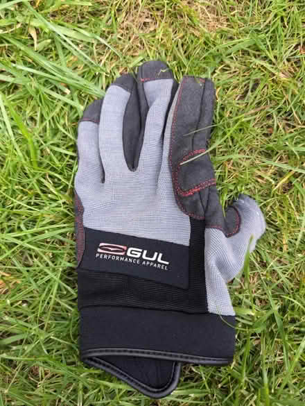 Photo of free One dinghy glove (Bear Flat, Bath BA24) #1