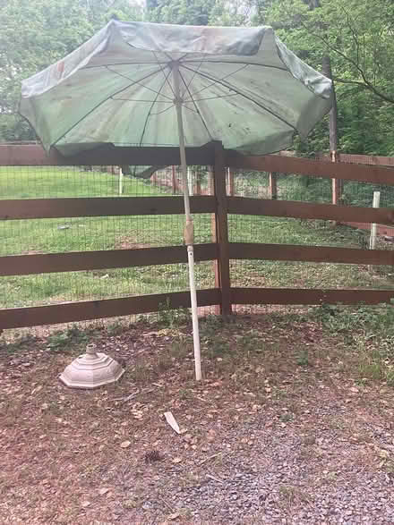 Photo of free Picnic table/outdoor umbrella (Pantops/Proffit Road) #3