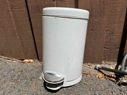Photo of free Small bathroom trash can bin w lid (155 Pearce Road, San Rafael) #1