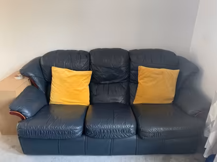 Photo of free 3 seater leather sofa in Wimbledon (Wimbledon SW19) #1