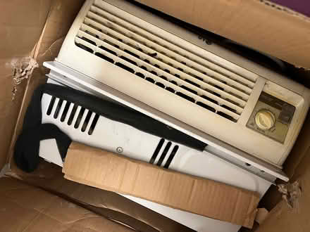 Photo of free A/C Unit (Adams Morgan) #2