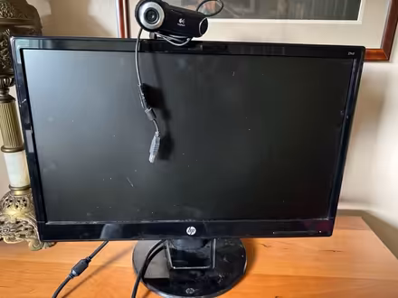 Photo of free HP 22“ monitor, camera, keyboard (West Natick) #1