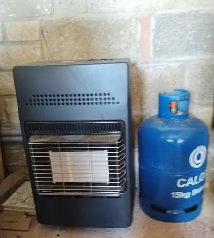 Photo of free Gas heater with gas bottle (Witney OX28) #2