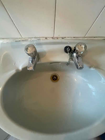 Photo of free Bathroom suite (G36na) #3