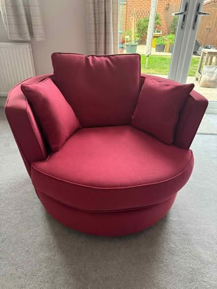 Photo of free Cuddle chair (Ox11) #1