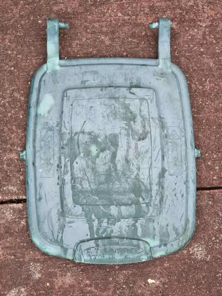 Photo of free Lid from outdoor kitchen waste caddy (Botley OX2) #1