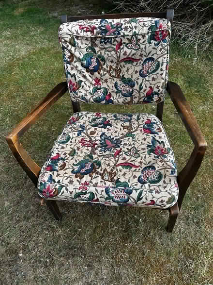 Photo of free O for table old chair (Lytchett Matravers.) #2