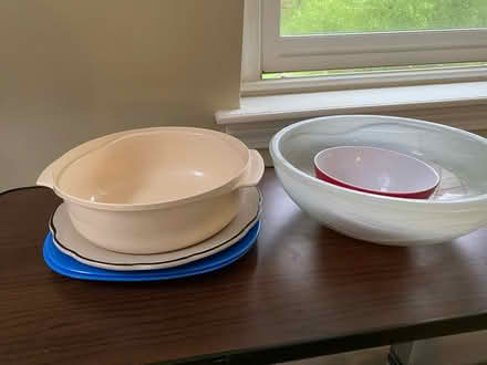Photo of free Assorted Bowls and Plates (Nr Fresh Pond & Mt Auburn Cem.) #1