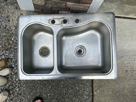 Photo of free Stainless steel sinks (Geneva. Parkstone neighborhood) #1