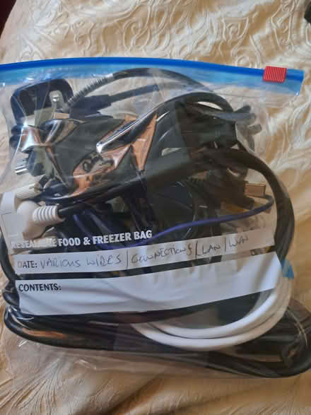 Photo of free Various wires/ connectors/ PC / LAN wires (Tuebrook L6) #1