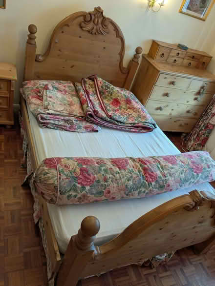 Photo of free 4'6" divan and frame (Bedmond WD4) #3