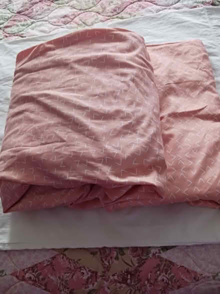 Photo of free misc linens (60th cedar ave 19143) #3