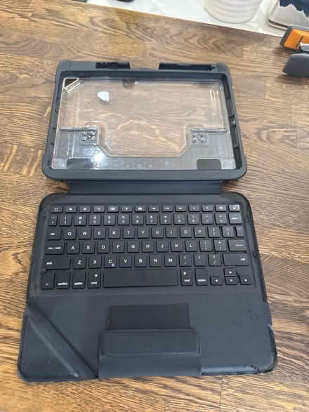 Photo of free iPad 9th generation keyboard case (Headington OX3) #1