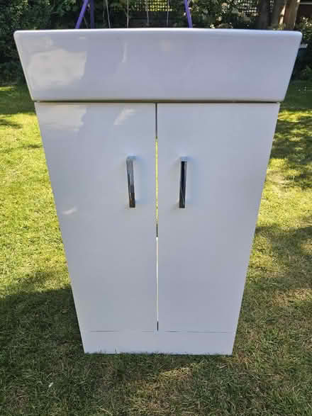 Photo of free Bathroom Basin and/or Vanity unit (TW17 Shepperton) #4