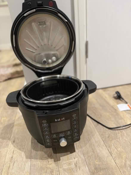Photo of free Instant pot (South Lambeth SW8) #3