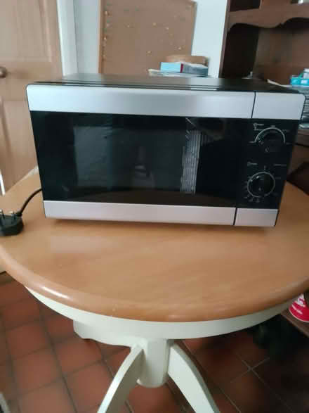 Photo of free Microwave (North Ascot SL5) #1
