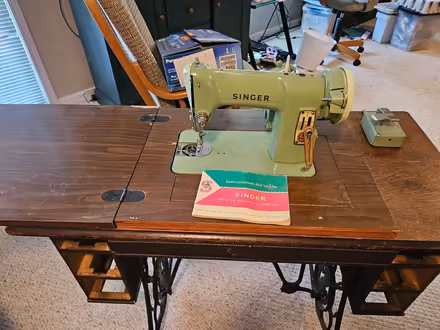 Photo of free Singer sewing machine (Beavercreek) #2