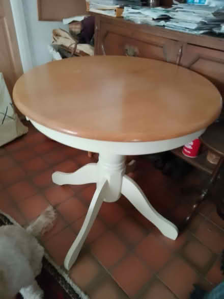 Photo of free Round table (North Ascot SL5) #1