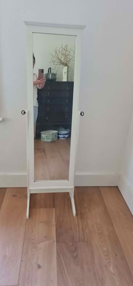 Photo of free Free standing mirror 5ft tall (Furzedown SW17) #1