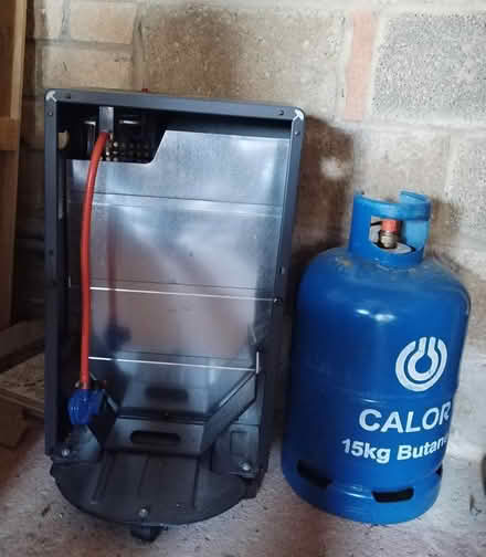 Photo of free Gas heater with gas bottle (Witney OX28) #1