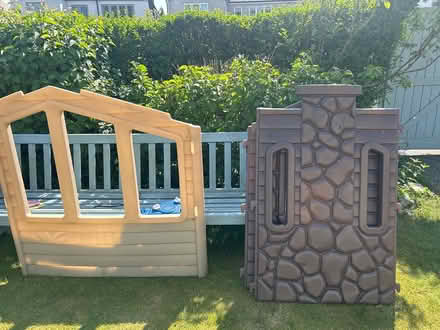 Photo of free wendy house (L37) #2