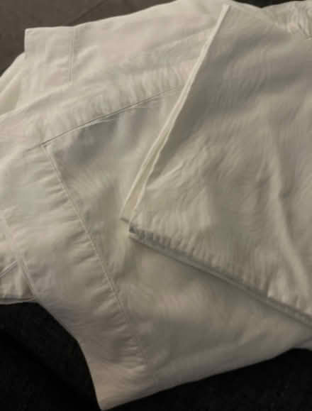 Photo of free Double bed duvet cover with 4 pillows. (Cambusbarron FK7) #1