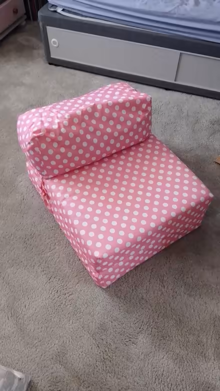Photo of free BR5 - pink foam chair/bed (St Mary Cray, BR5) #2
