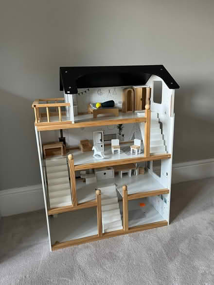 Photo of free Doll house (Petts Wood BR5) #1