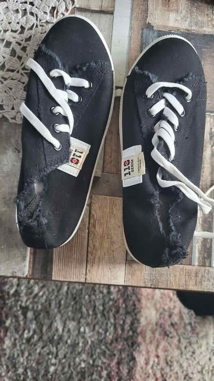 Photo of free Black pumps brand new size 38 (Mereoak Park RG2) #1