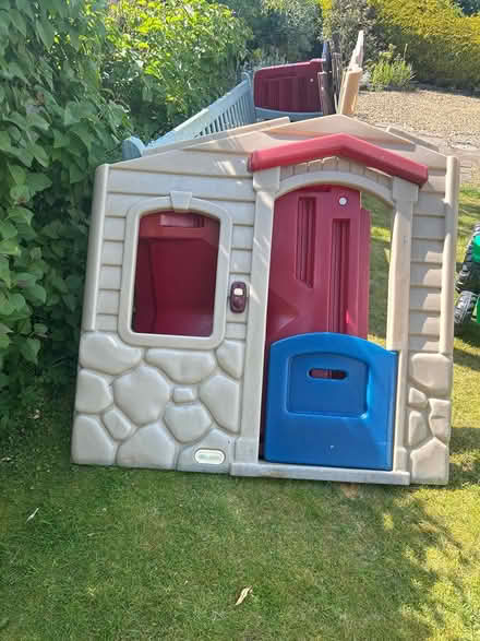 Photo of free wendy house (L37) #3