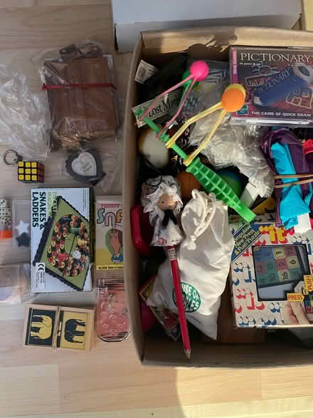 Photo of free Old puzzles and toys (Anstey LE7) #1
