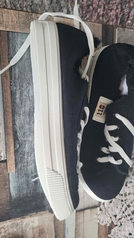 Photo of free Black pumps brand new size 38 (Mereoak Park RG2) #2