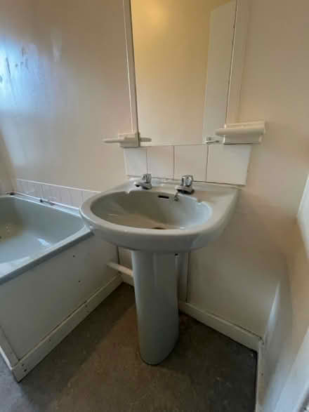 Photo of free Bathroom suite (G36na) #2