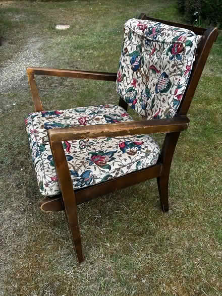 Photo of free O for table old chair (Lytchett Matravers.) #1