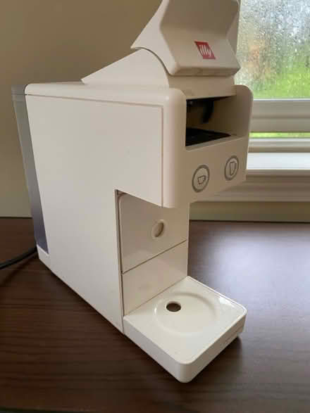 Photo of free Pod coffee maker (Nr Fresh Pond & Mt Auburn Cem.) #1