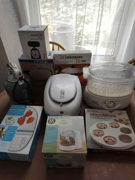 Photo of free set of small kitchen goods (Plymouth PL6) #1