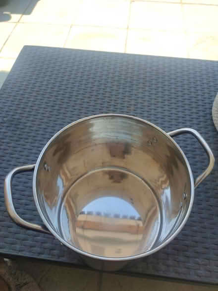 Photo of free Pot without lid (Lenham ME17) #2