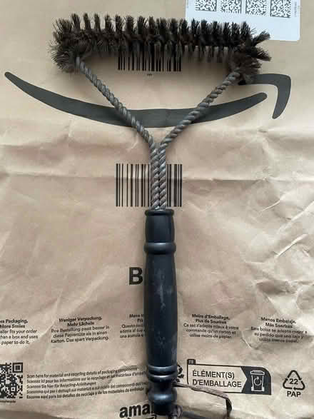 Photo of free BBQ wire brush (Wickwar GL12) #1
