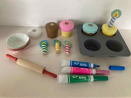 Photo of free toy cupcake set(s) (Spring Hill, Somerville) #1
