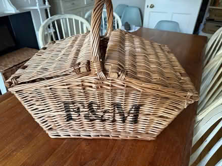 Photo of free Picnic basket (SW197LR) #1