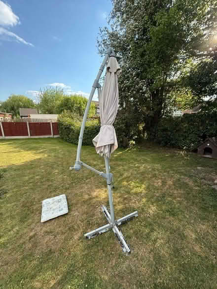 Photo of free Garden cantilever parasol (Hadnall SY4) #1